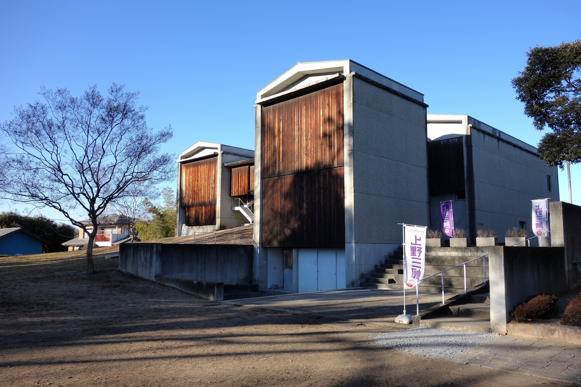 写真：上野三碑 多胡碑記念館